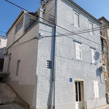 Apartmant Bionda Novi Vinodolski, Cozy And Nice Apartment For 4 People In The City Center Exterior foto