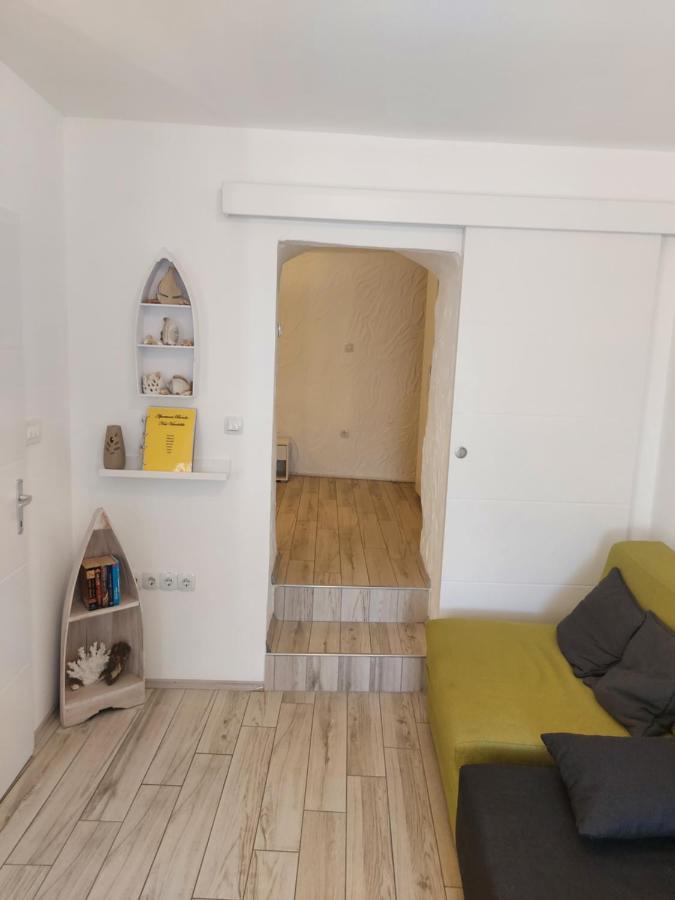 Apartmant Bionda Novi Vinodolski, Cozy And Nice Apartment For 4 People In The City Center Exterior foto