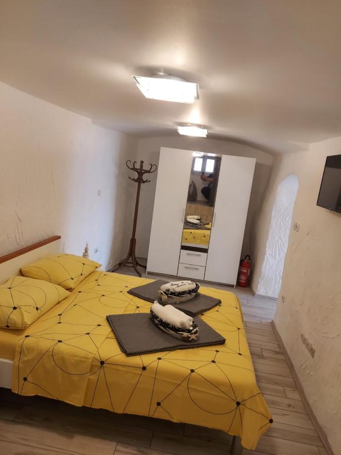 Apartmant Bionda Novi Vinodolski, Cozy And Nice Apartment For 4 People In The City Center Exterior foto