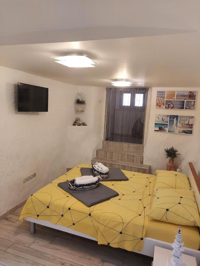 Apartmant Bionda Novi Vinodolski, Cozy And Nice Apartment For 4 People In The City Center Exterior foto