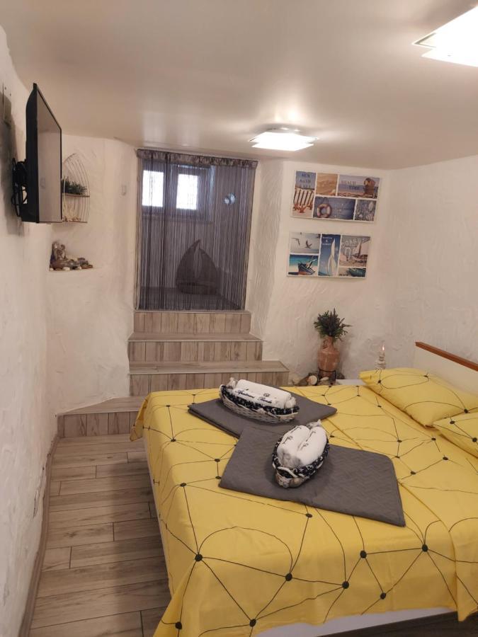 Apartmant Bionda Novi Vinodolski, Cozy And Nice Apartment For 4 People In The City Center Exterior foto