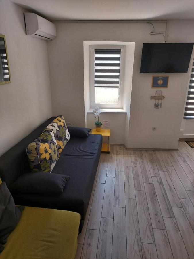 Apartmant Bionda Novi Vinodolski, Cozy And Nice Apartment For 4 People In The City Center Exterior foto