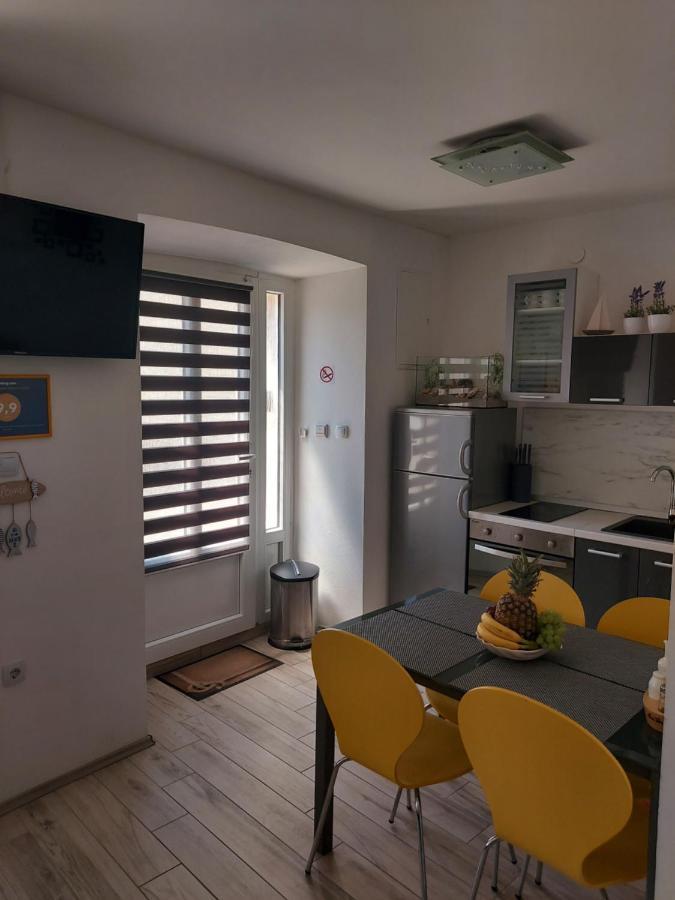 Apartmant Bionda Novi Vinodolski, Cozy And Nice Apartment For 4 People In The City Center Exterior foto