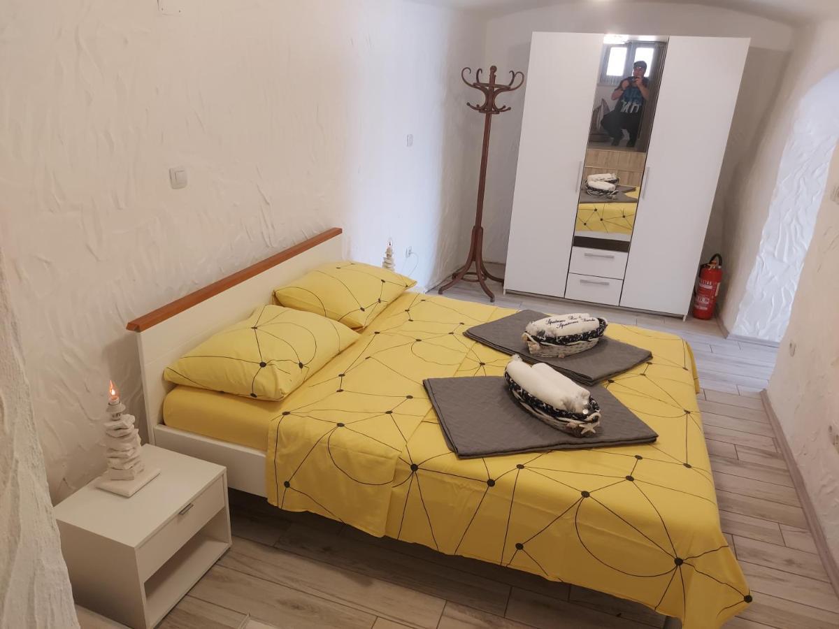 Apartmant Bionda Novi Vinodolski, Cozy And Nice Apartment For 4 People In The City Center Exterior foto