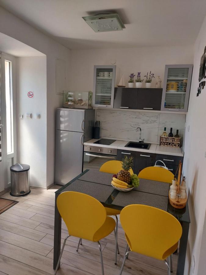 Apartmant Bionda Novi Vinodolski, Cozy And Nice Apartment For 4 People In The City Center Exterior foto