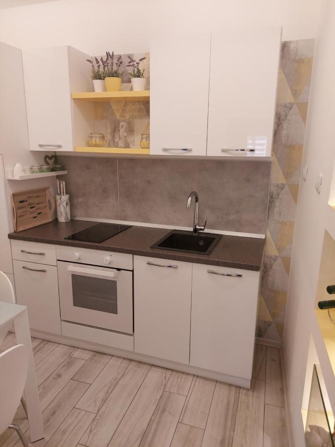 Apartmant Bionda Novi Vinodolski, Cozy And Nice Apartment For 4 People In The City Center Exterior foto