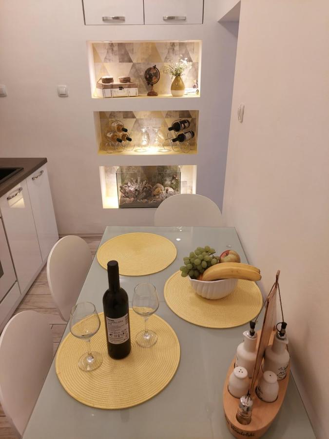 Apartmant Bionda Novi Vinodolski, Cozy And Nice Apartment For 4 People In The City Center Exterior foto