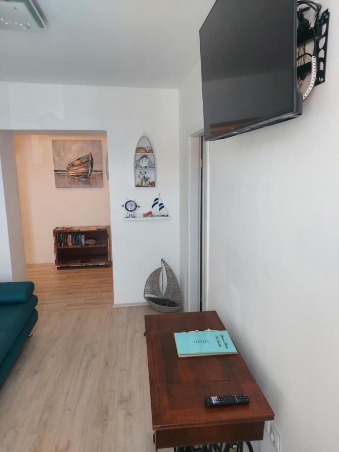 Apartmant Bionda Novi Vinodolski, Cozy And Nice Apartment For 4 People In The City Center Exterior foto