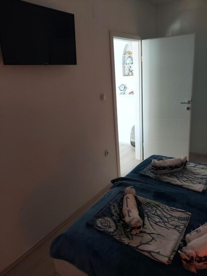 Apartmant Bionda Novi Vinodolski, Cozy And Nice Apartment For 4 People In The City Center Exterior foto