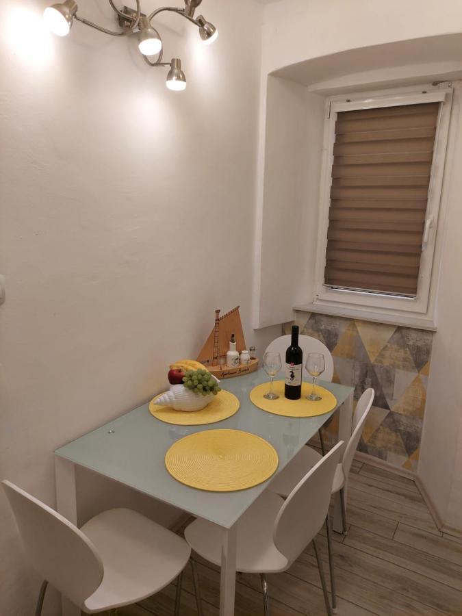 Apartmant Bionda Novi Vinodolski, Cozy And Nice Apartment For 4 People In The City Center Exterior foto