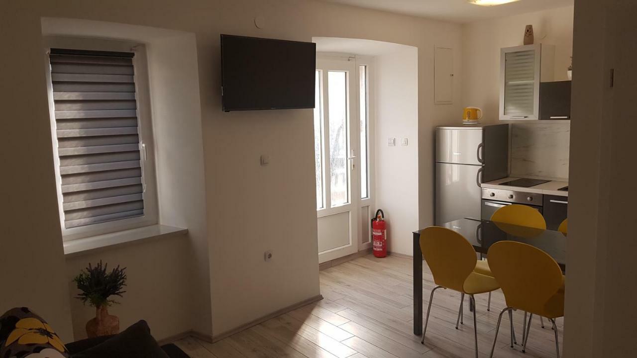 Apartmant Bionda Novi Vinodolski, Cozy And Nice Apartment For 4 People In The City Center Exterior foto