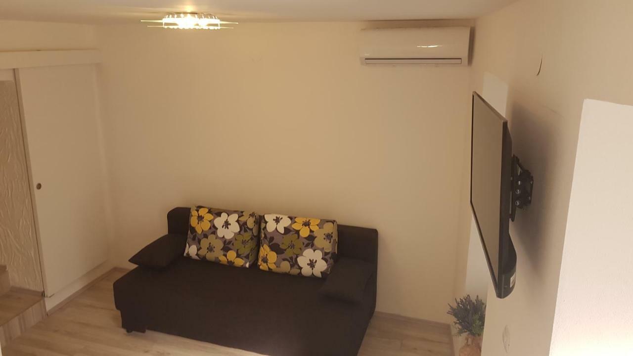 Apartmant Bionda Novi Vinodolski, Cozy And Nice Apartment For 4 People In The City Center Exterior foto